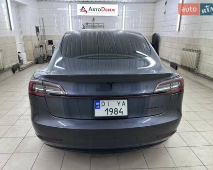 Серый Тесла Модель 3, объемом двигателя 0 л и пробегом 57 тыс. км за 19999 $, фото 16 на Automoto.ua