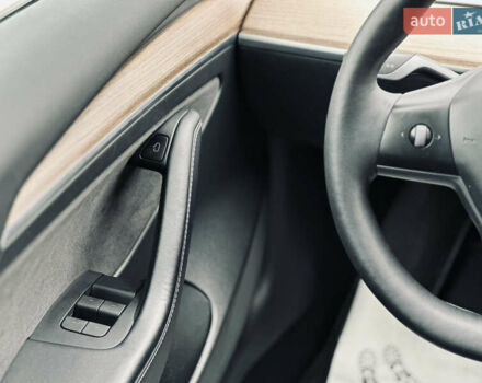 Серый Тесла Модель 3, объемом двигателя 0 л и пробегом 53 тыс. км за 18999 $, фото 42 на Automoto.ua