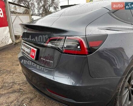 Сірий Тесла Модель 3, об'ємом двигуна 0 л та пробігом 69 тис. км за 25990 $, фото 13 на Automoto.ua