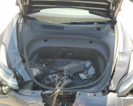 Серый Тесла Модель 3, объемом двигателя 0 л и пробегом 46 тыс. км за 15500 $, фото 6 на Automoto.ua