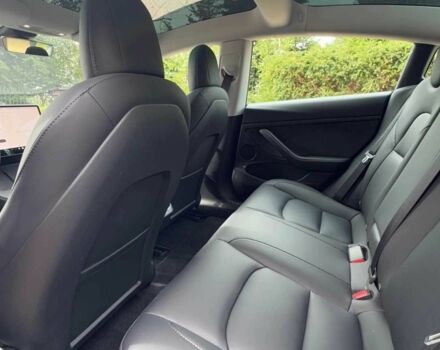 Серый Тесла Модель 3, объемом двигателя 0 л и пробегом 25 тыс. км за 15100 $, фото 9 на Automoto.ua