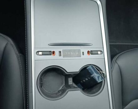 Серый Тесла Модель 3, объемом двигателя 0 л и пробегом 28 тыс. км за 21000 $, фото 3 на Automoto.ua