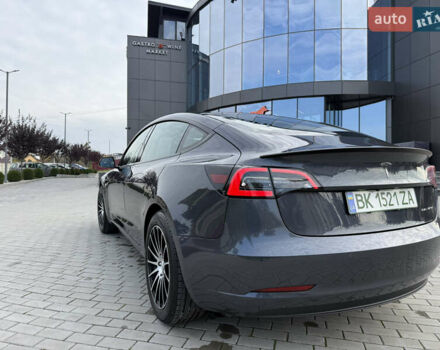 Серый Тесла Модель 3, объемом двигателя 0 л и пробегом 76 тыс. км за 20800 $, фото 5 на Automoto.ua