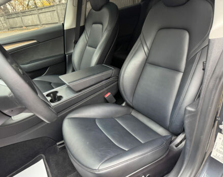 Серый Тесла Модель 3, объемом двигателя 0 л и пробегом 49 тыс. км за 27490 $, фото 19 на Automoto.ua