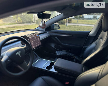 Серый Тесла Модель 3, объемом двигателя 0 л и пробегом 42 тыс. км за 27000 $, фото 12 на Automoto.ua