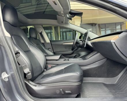 Серый Тесла Модель 3, объемом двигателя 0 л и пробегом 95 тыс. км за 19500 $, фото 20 на Automoto.ua