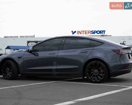 Серый Тесла Модель 3, объемом двигателя 0 л и пробегом 35 тыс. км за 26500 $, фото 4 на Automoto.ua