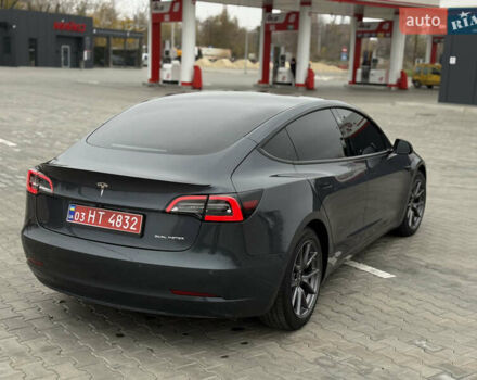 Серый Тесла Модель 3, объемом двигателя 0 л и пробегом 31 тыс. км за 23200 $, фото 13 на Automoto.ua