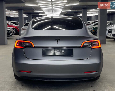 Серый Тесла Модель 3, объемом двигателя 0 л и пробегом 32 тыс. км за 21500 $, фото 3 на Automoto.ua