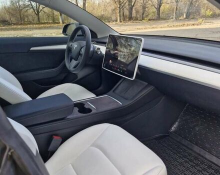 Серый Тесла Модель 3, объемом двигателя 0 л и пробегом 18 тыс. км за 23000 $, фото 3 на Automoto.ua