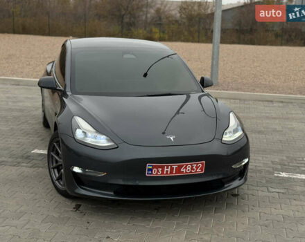 Серый Тесла Модель 3, объемом двигателя 0 л и пробегом 31 тыс. км за 23200 $, фото 2 на Automoto.ua