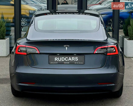 Серый Тесла Модель 3, объемом двигателя 0 л и пробегом 53 тыс. км за 18999 $, фото 5 на Automoto.ua