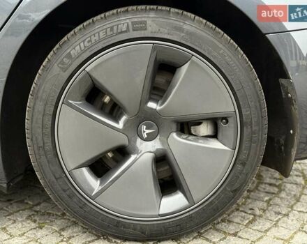 Серый Тесла Модель 3, объемом двигателя 0 л и пробегом 46 тыс. км за 20000 $, фото 44 на Automoto.ua