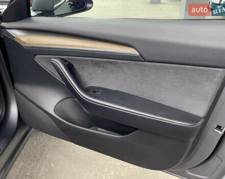 Серый Тесла Модель 3, объемом двигателя 0 л и пробегом 32 тыс. км за 21500 $, фото 15 на Automoto.ua