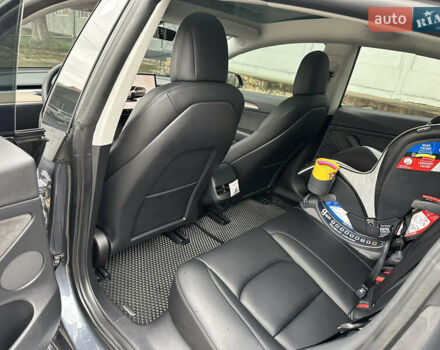 Серый Тесла Модель 3, объемом двигателя 0 л и пробегом 68 тыс. км за 24600 $, фото 26 на Automoto.ua