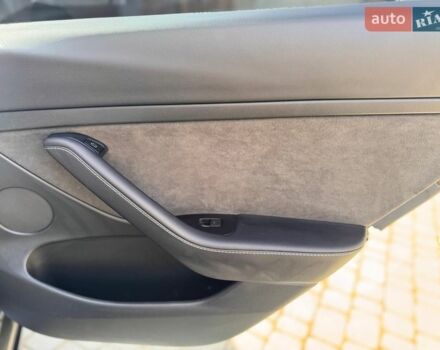 Серый Тесла Модель 3, объемом двигателя 0 л и пробегом 80 тыс. км за 23700 $, фото 32 на Automoto.ua