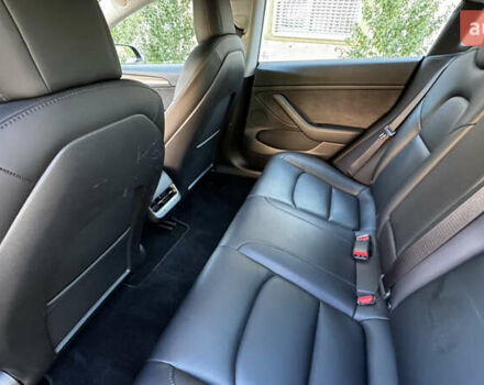 Тесла Модель 3 2022 у Чернівцях на Automoto.ua Сірий Тесла Модель 3, об'ємом двигуна 0 л та пробігом 107 тис. км за 18700 $, фото 18 на Automoto.ua