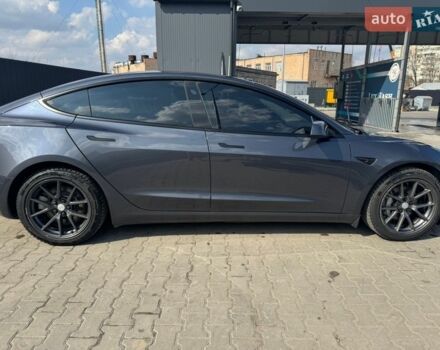 Серый Тесла Модель 3, объемом двигателя 0 л и пробегом 72 тыс. км за 19500 $, фото 3 на Automoto.ua