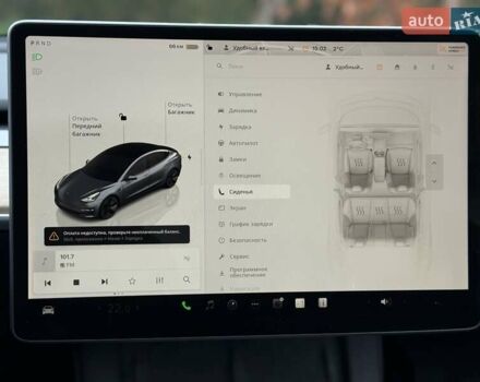 Серый Тесла Модель 3, объемом двигателя 0 л и пробегом 46 тыс. км за 20000 $, фото 116 на Automoto.ua
