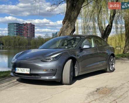 Серый Тесла Модель 3, объемом двигателя 0 л и пробегом 31 тыс. км за 24500 $, фото 1 на Automoto.ua