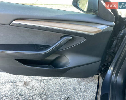 Серый Тесла Модель 3, объемом двигателя 0 л и пробегом 119 тыс. км за 20900 $, фото 5 на Automoto.ua