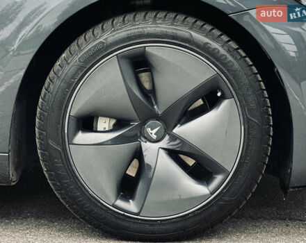 Серый Тесла Модель 3, объемом двигателя 0 л и пробегом 53 тыс. км за 18999 $, фото 10 на Automoto.ua