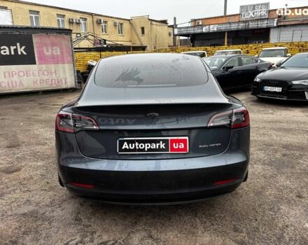 Серый Тесла Модель 3, объемом двигателя 0 л и пробегом 69 тыс. км за 25990 $, фото 3 на Automoto.ua