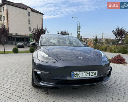 Серый Тесла Модель 3, объемом двигателя 0 л и пробегом 76 тыс. км за 20800 $, фото 1 на Automoto.ua