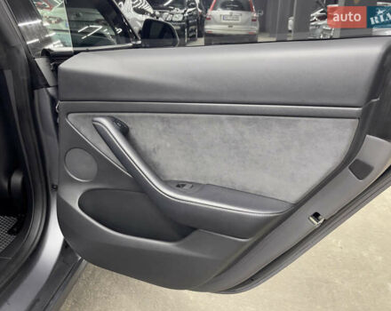 Серый Тесла Модель 3, объемом двигателя 0 л и пробегом 32 тыс. км за 21500 $, фото 13 на Automoto.ua