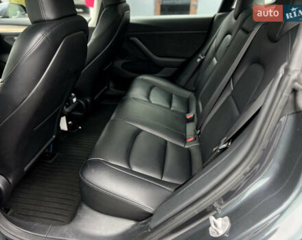 Серый Тесла Модель 3, объемом двигателя 0 л и пробегом 22 тыс. км за 24900 $, фото 7 на Automoto.ua