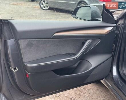 Серый Тесла Модель 3, объемом двигателя 0 л и пробегом 39 тыс. км за 23290 $, фото 13 на Automoto.ua