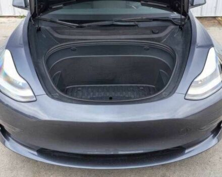 Серый Тесла Модель 3, объемом двигателя 0 л и пробегом 19 тыс. км за 13000 $, фото 9 на Automoto.ua