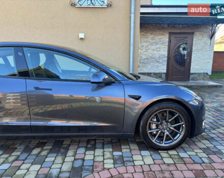 Серый Тесла Модель 3, объемом двигателя 0 л и пробегом 45 тыс. км за 23499 $, фото 3 на Automoto.ua