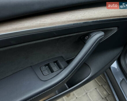 Сірий Тесла Модель 3, об'ємом двигуна 0 л та пробігом 28 тис. км за 23900 $, фото 26 на Automoto.ua