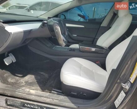Серый Тесла Модель 3, объемом двигателя 0 л и пробегом 64 тыс. км за 10600 $, фото 6 на Automoto.ua