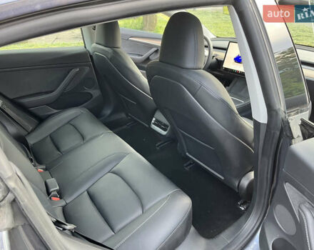 Серый Тесла Модель 3, объемом двигателя 0 л и пробегом 10 тыс. км за 20400 $, фото 12 на Automoto.ua