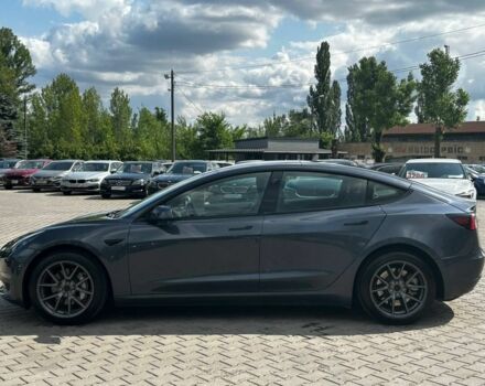 Серый Тесла Модель 3, объемом двигателя 6.3 л и пробегом 11 тыс. км за 20400 $, фото 3 на Automoto.ua