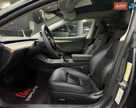 Серый Тесла Модель 3, объемом двигателя 0 л и пробегом 88 тыс. км за 20900 $, фото 20 на Automoto.ua