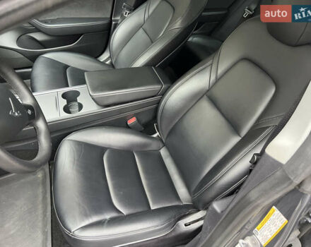 Серый Тесла Модель 3, объемом двигателя 0 л и пробегом 130 тыс. км за 21500 $, фото 17 на Automoto.ua