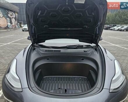 Серый Тесла Модель 3, объемом двигателя 0 л и пробегом 39 тыс. км за 22550 $, фото 30 на Automoto.ua