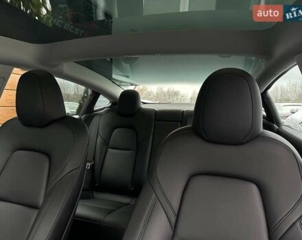 Серый Тесла Модель 3, объемом двигателя 0 л и пробегом 4 тыс. км за 20793 $, фото 22 на Automoto.ua