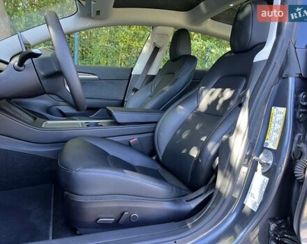 Серый Тесла Модель 3, объемом двигателя 0 л и пробегом 19 тыс. км за 24999 $, фото 8 на Automoto.ua