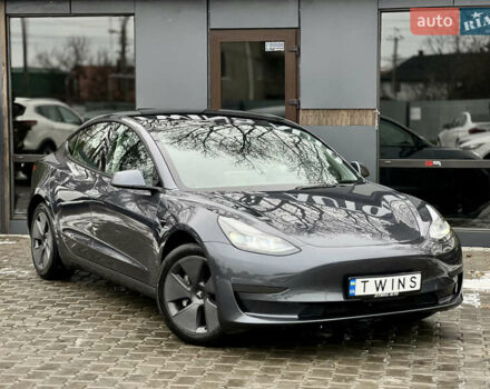 Серый Тесла Модель 3, объемом двигателя 0 л и пробегом 22 тыс. км за 24900 $, фото 2 на Automoto.ua