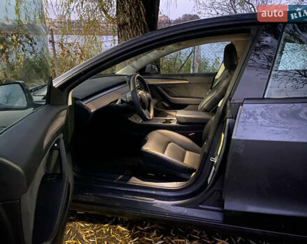 Серый Тесла Модель 3, объемом двигателя 0 л и пробегом 38 тыс. км за 25000 $, фото 4 на Automoto.ua