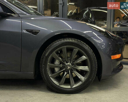 Серый Тесла Модель 3, объемом двигателя 0 л и пробегом 88 тыс. км за 20900 $, фото 4 на Automoto.ua