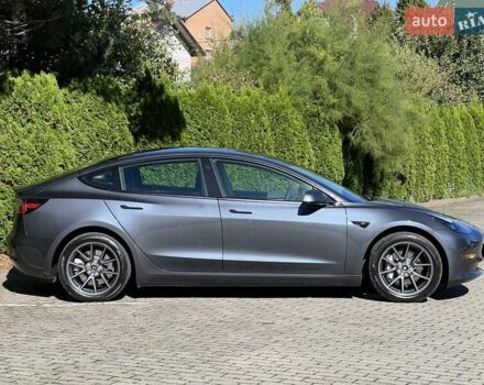 Серый Тесла Модель 3, объемом двигателя 0 л и пробегом 19 тыс. км за 24999 $, фото 3 на Automoto.ua