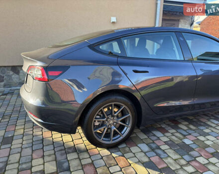 Серый Тесла Модель 3, объемом двигателя 0 л и пробегом 45 тыс. км за 23499 $, фото 4 на Automoto.ua