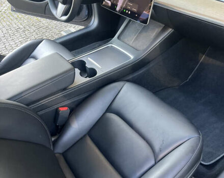 Серый Тесла Модель 3, объемом двигателя 0 л и пробегом 43 тыс. км за 23500 $, фото 10 на Automoto.ua