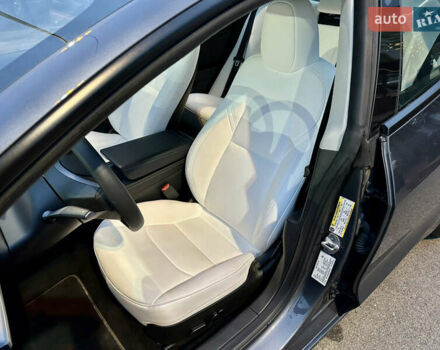 Сірий Тесла Модель 3, об'ємом двигуна 0 л та пробігом 28 тис. км за 26999 $, фото 22 на Automoto.ua