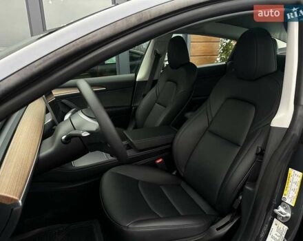 Серый Тесла Модель 3, объемом двигателя 0 л и пробегом 4 тыс. км за 20793 $, фото 21 на Automoto.ua